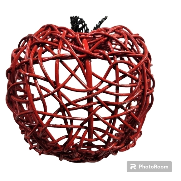 Vintage Large Red Apple Shaped Wicker Basket - Picture 3 of 10